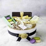 Signature-Round-Hamper-chocolate-box.jpg